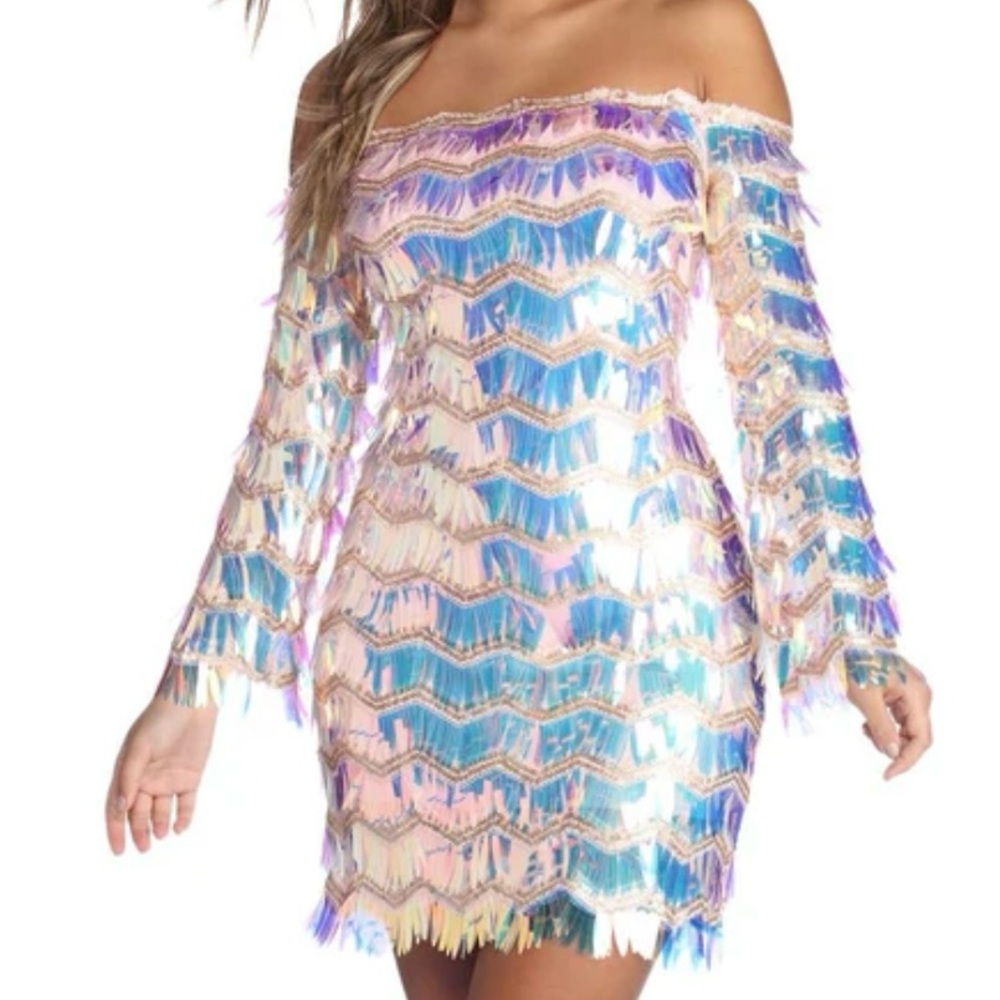 New w/out Tags pink iridescent spangles/ sequin mini dress w/ built in lining.